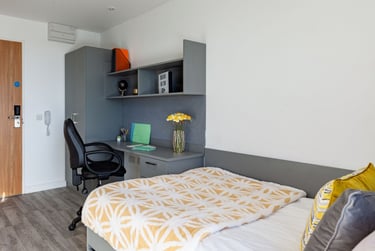 Sky View Studio at Oldway Centre, 39 High Street, City Centre, Swansea, SA11LA - Image 6